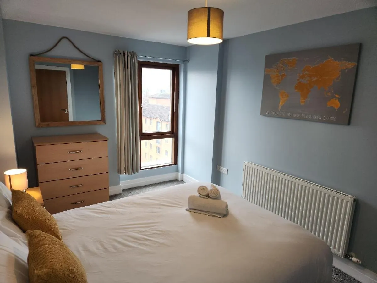 בלפסט City Views Apartment 0*,